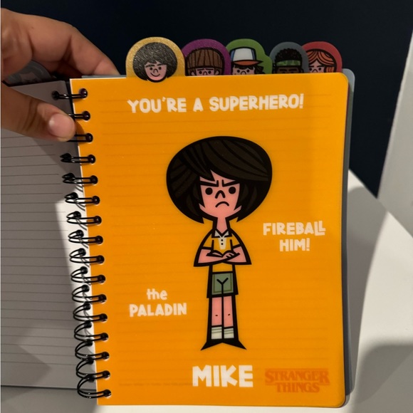 Stranger Things 6 tabs notebook - Picture 4 of 8
